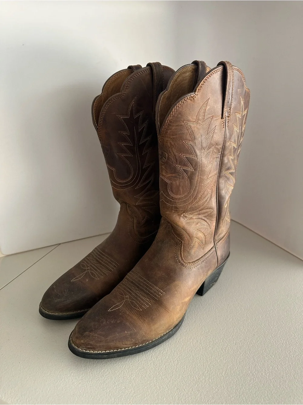 Ariat Brown Leather Cowboy Boots Size 9B Embroidered Western Design - Picture 2 of 4